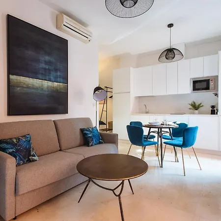 Chiqui And Vicente Bright Apartment