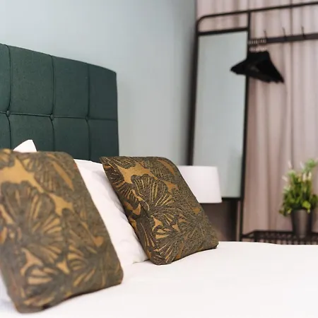 Chiqui And Vicente Bright Apartment